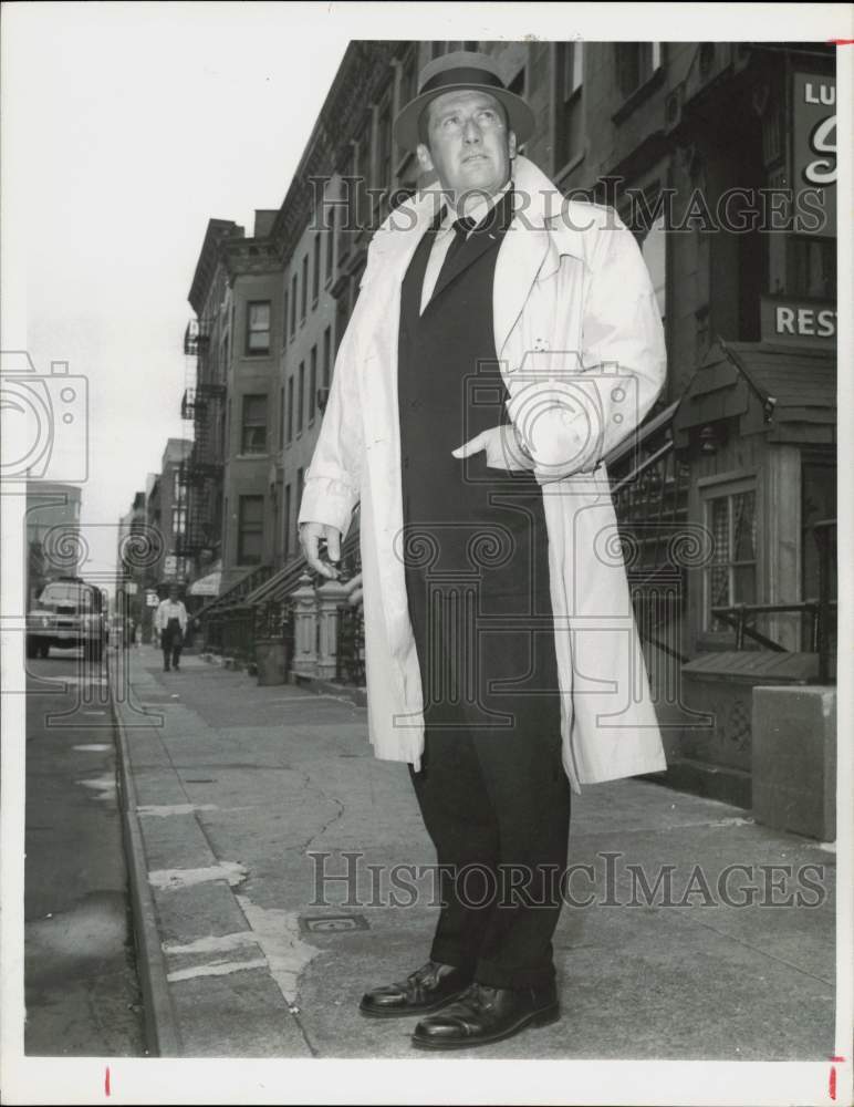 1963 Press Photo Author Mickey Spillane on &quot;The Girl Hunters&quot; Set in New York- Historic Images