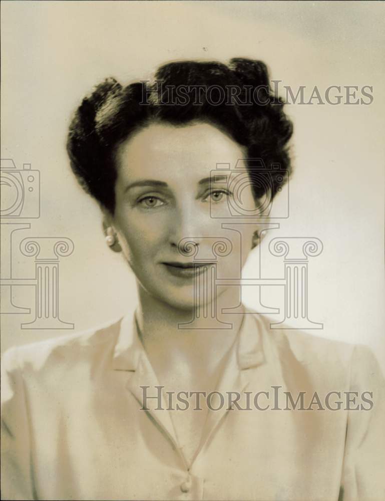 1949 Press Photo Helen Macinnes, Author of "Rest and Be Thankful" - hpp28419- Historic Images