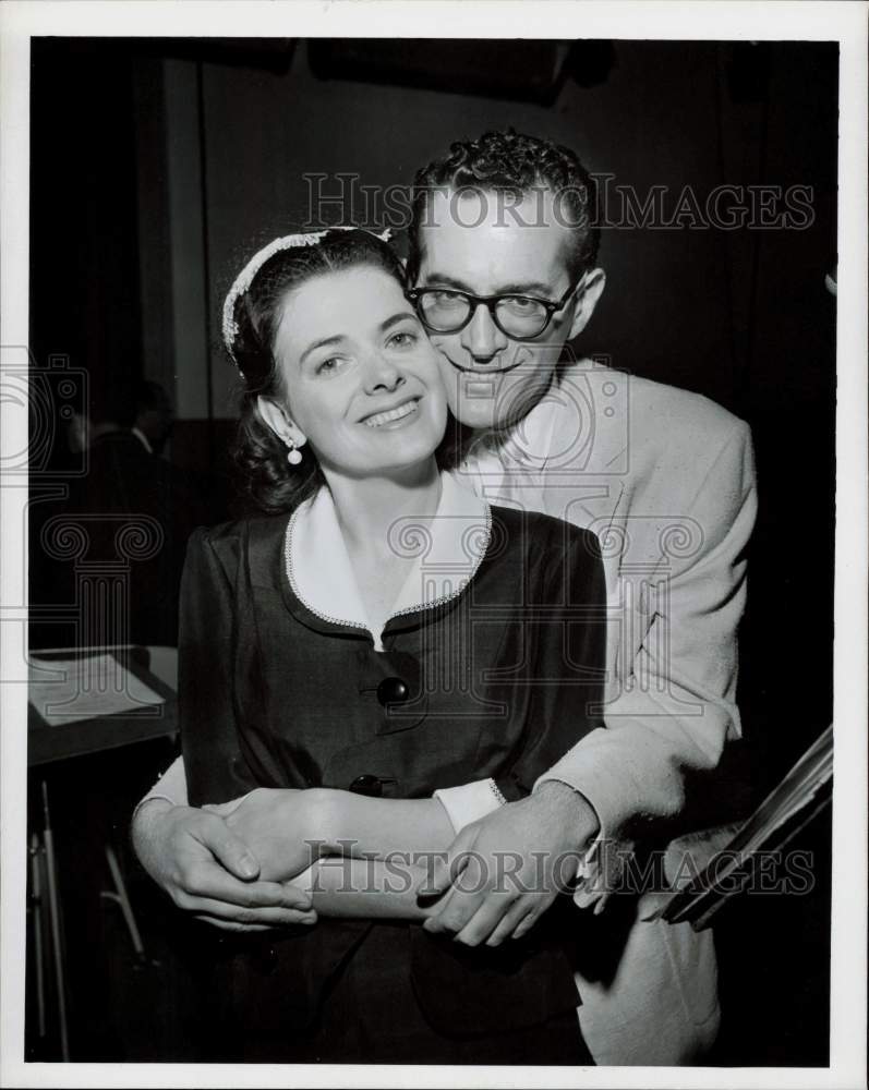 1955 Press Photo Comedian Robert Q. Lewis Hugging Woman - hpp28455- Historic Images