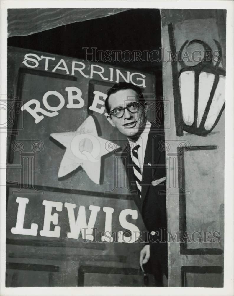 1955 Press Photo Comedian Robert Q. Lewis - hpp28457- Historic Images