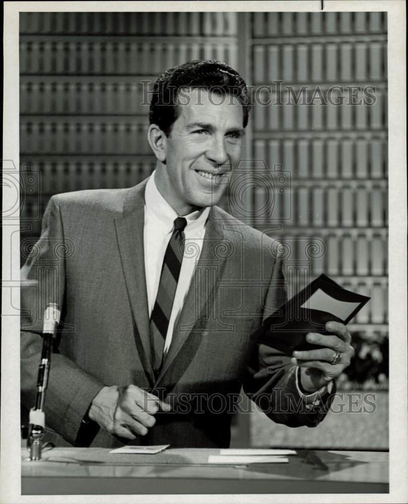 1965 Press Photo Bill Leyden, Host of &quot;Call My Bluff&quot; NBC Game Show - hpp28476- Historic Images