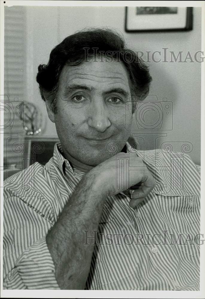 1988 Press Photo Actor Judd Hirsch During Break from NBC&#39;s &quot;Dear John&quot;- Historic Images