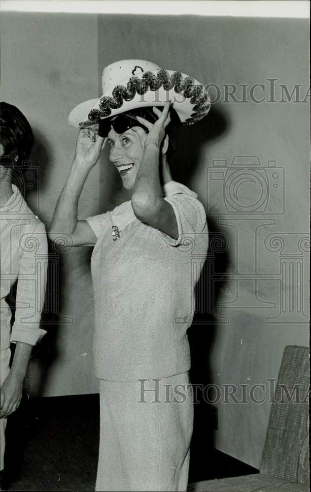 1965 Press Photo Comedian Beatrice Lillie - hpp28673- Historic Images