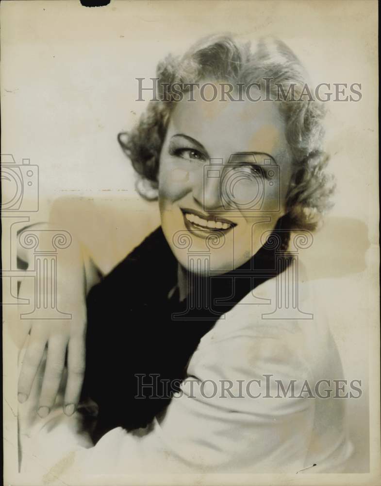 1956 Press Photo Actress Gracie Fields - hpp28926- Historic Images