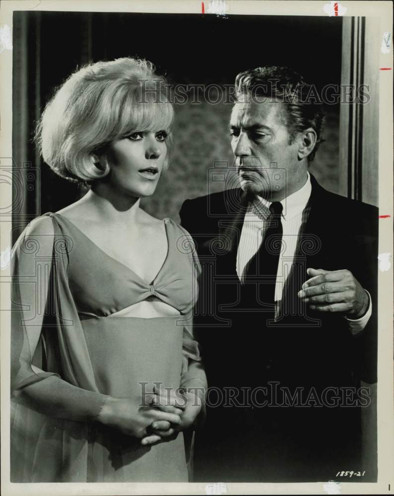 1968 Press Photo Actors Peter Finch &amp; Kim Novak - hpp28946- Historic Images