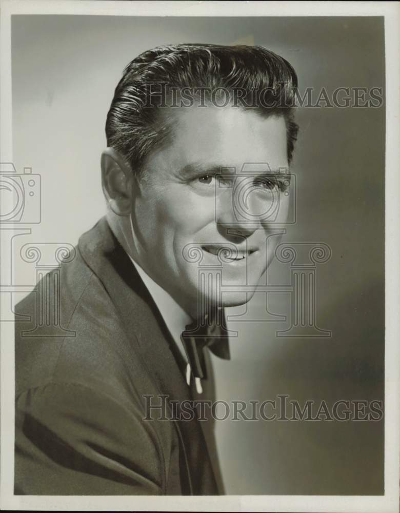 1956 Press Photo Actor-Singer Gordon MacRae on &quot;The Railroad Hour&quot; - hpp29129- Historic Images