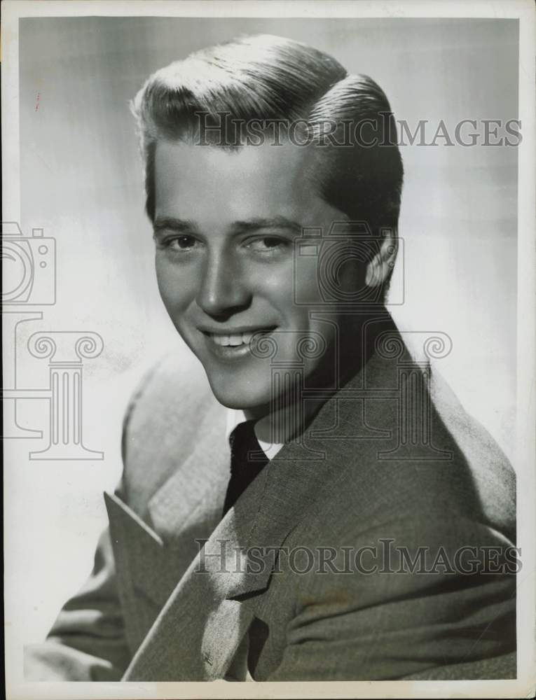 1956 Press Photo Actor-Singer Gordon MacRae on &quot;The Railroad Hour&quot; - hpp29133- Historic Images