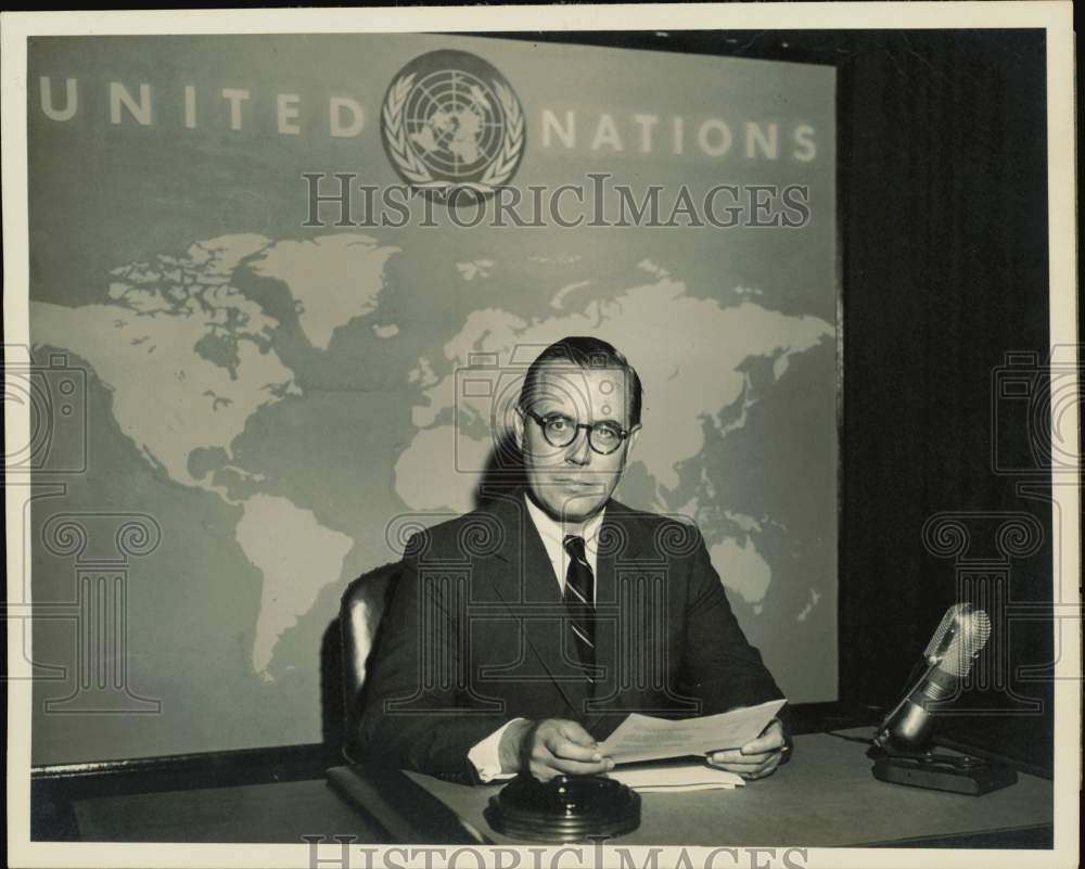 1957 Press Photo John McVane, Host of &quot;United Nations Review&quot; TV Series- Historic Images