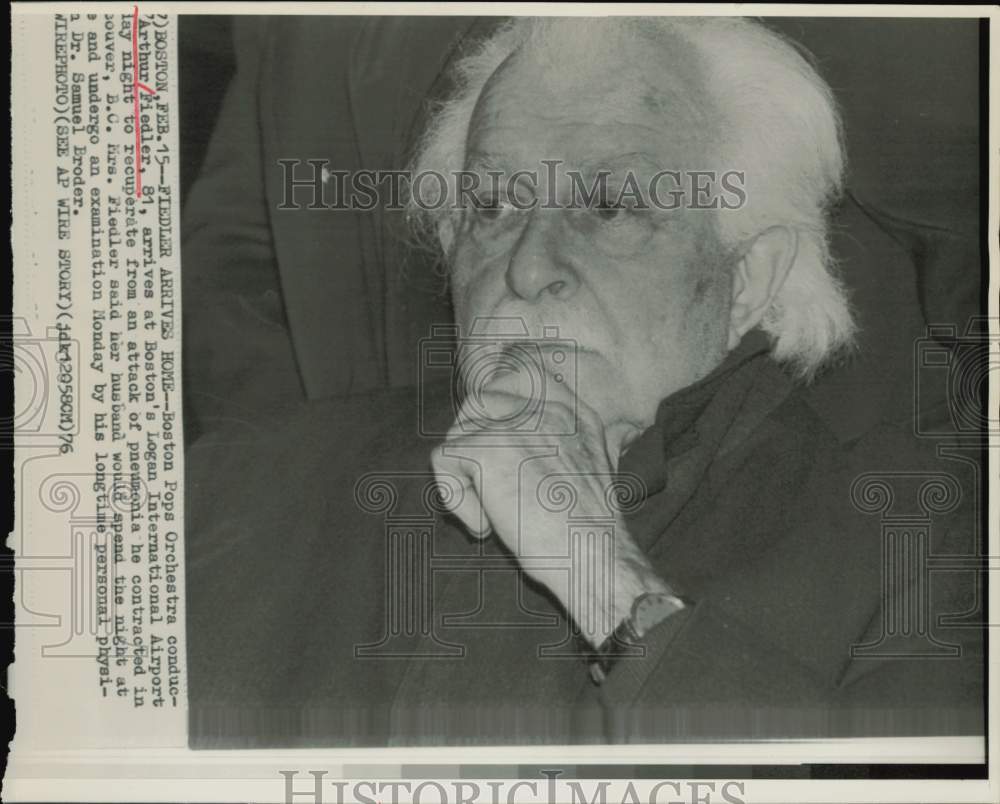 1976 Press Photo Boston Pops Orchestra Conductor Arthur Fiedler at Airport- Historic Images