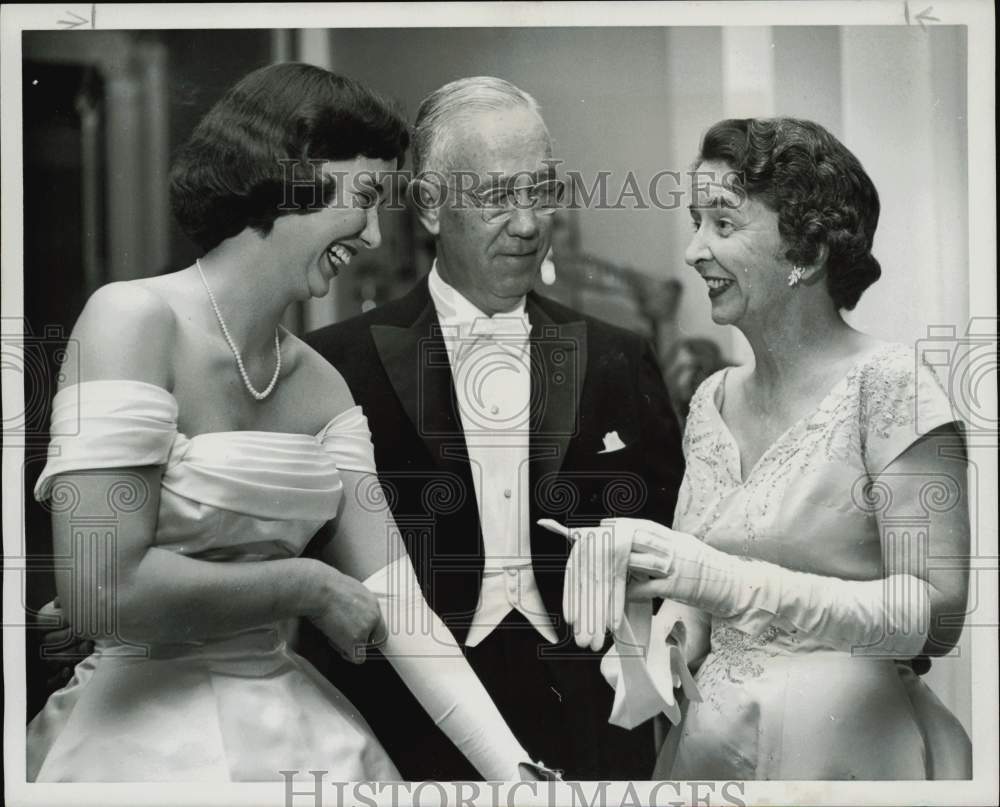 1959 Press Photo Houston Debutante Katharine Moore &amp; Parents at Formal Ball- Historic Images