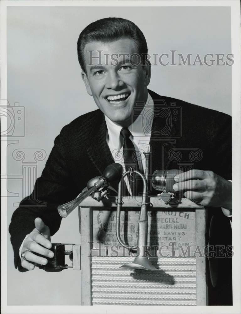 1969 Press Photo Wink Martindale, Host of &quot;What&#39;s This Song?&quot; TV Show- Historic Images