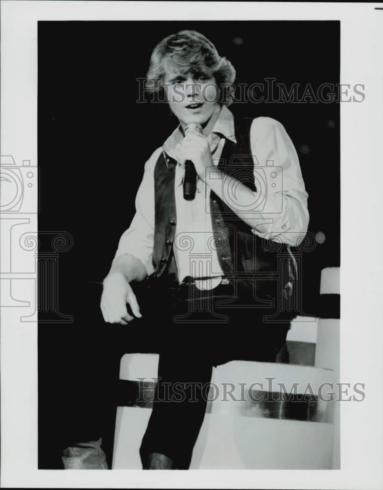 Press Photo Singer-Actor John Schneider on &quot;Solid Gold&quot; TV Show - hpp29941- Historic Images