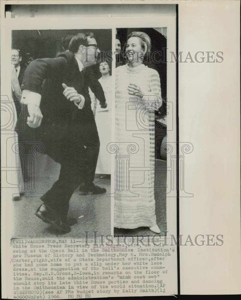 1966 Press Photo Press Secretary Bill Moyers &amp; Mrs. Rudolph Carter at Party- Historic Images