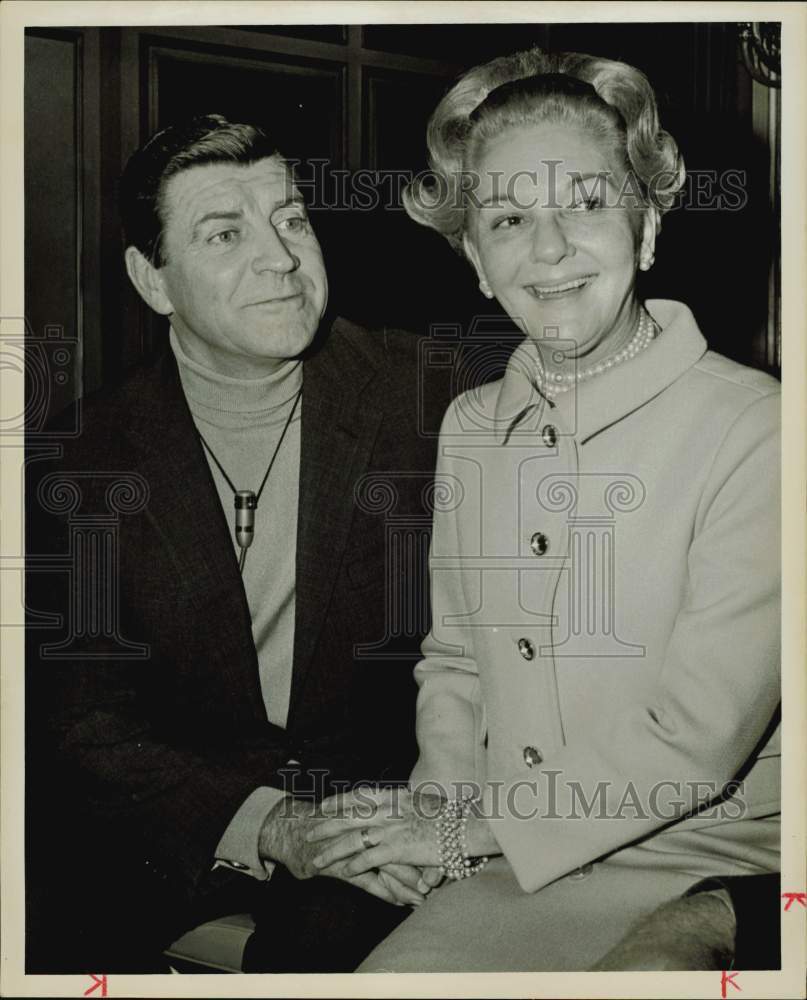 1968 Press Photo Actors Robert Preston and Mary Martin at Warwick Hotel- Historic Images