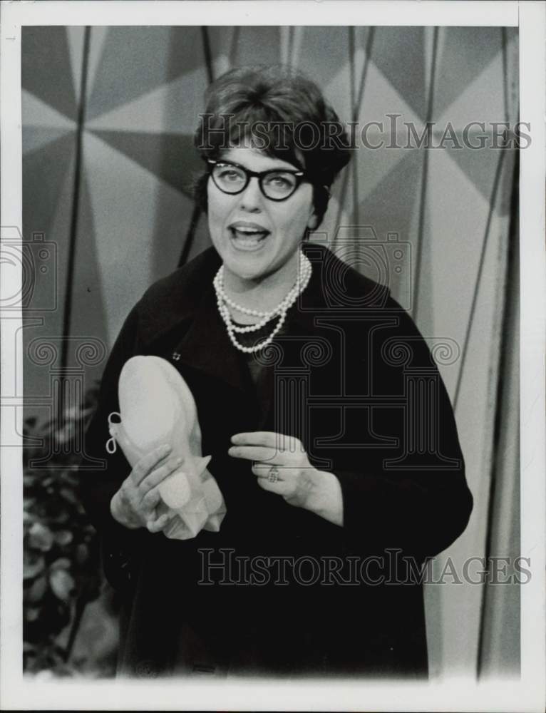 1962 Press Photo Comedienne Dorothy Loudon on &quot;The Garry Moore Show&quot; - hpp30109- Historic Images