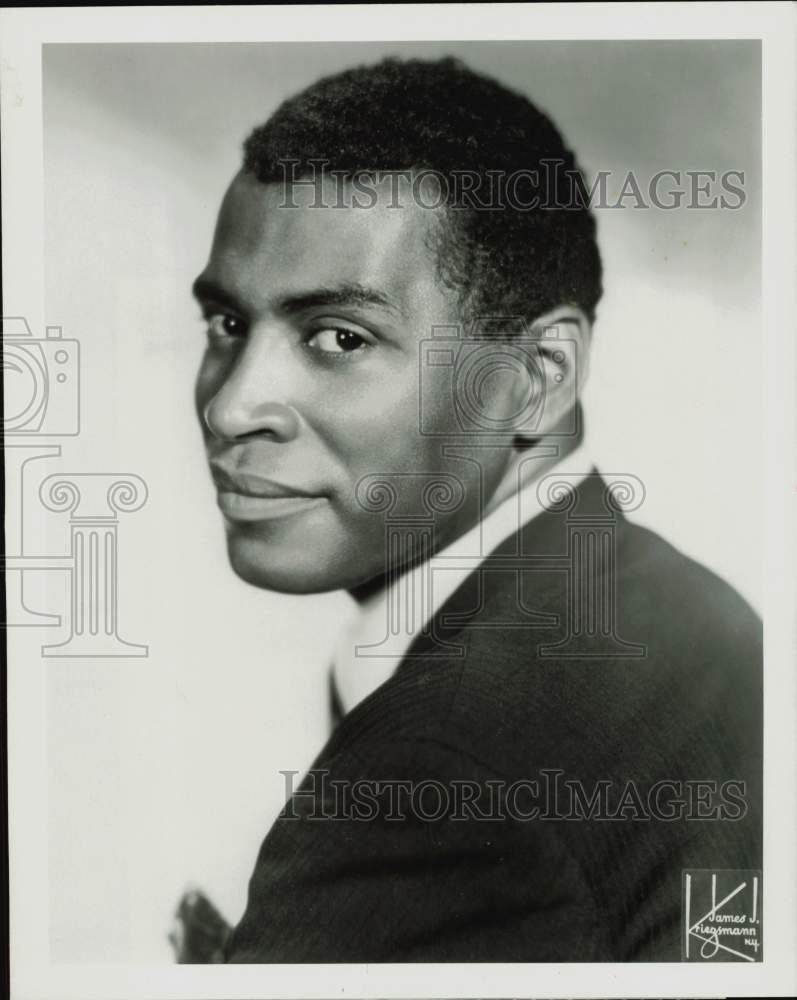 Press Photo Actor Scoey Mitchell in "What's It All About, World?" - hpp30131