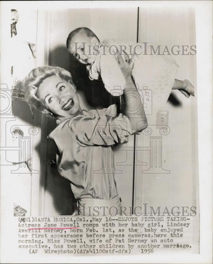 1956 Press Photo Jane Powell and daughter Lindsey at their Santa Monica home.- Historic Images