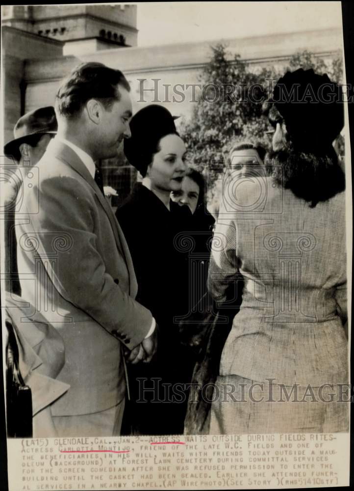 1956 Press Photo Carlotta Montijo and friends wait at W.C. Fields funeral in CA- Historic Images