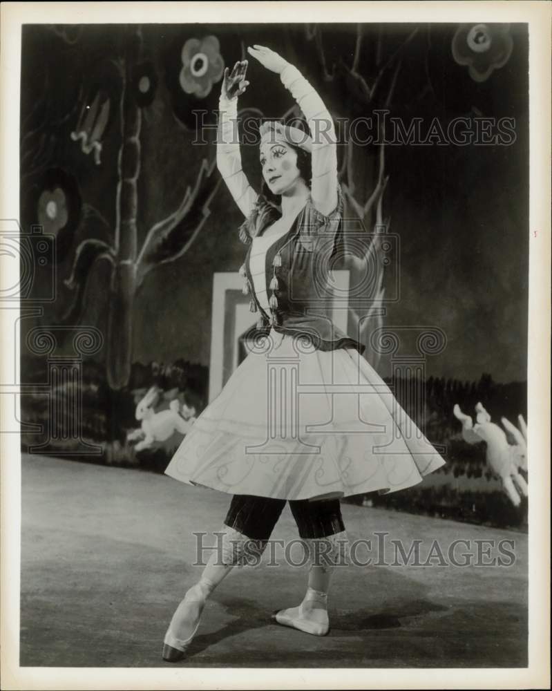 1958 Press Photo Prima Ballerina Margot Fonteyn in &quot;Petrouchka&quot; - hpp30577- Historic Images