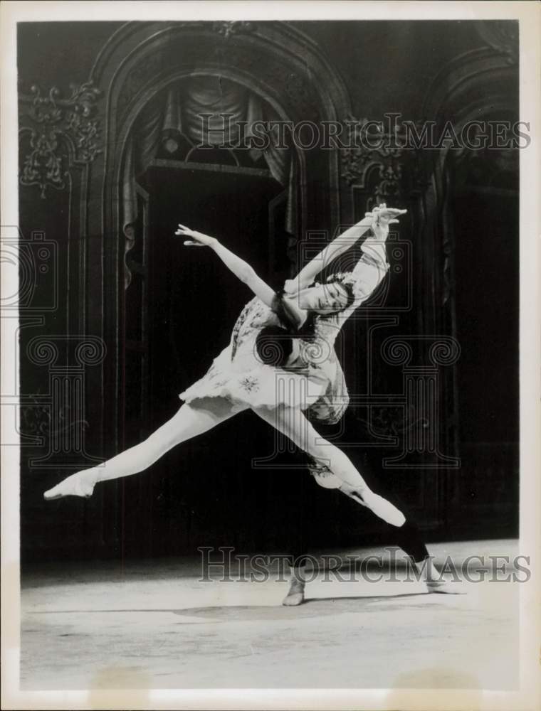 1957 Press Photo Ballerina Margot Fonteyn - hpp30581- Historic Images