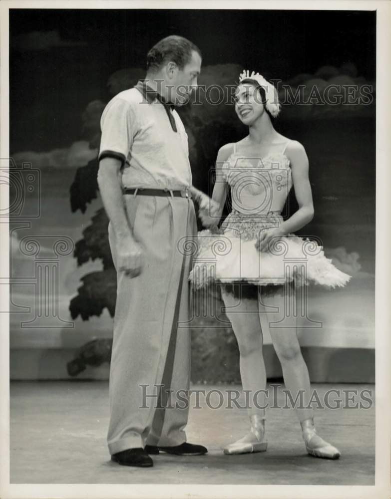 1954 Press Photo Ed Sullivan, Margot Fonteyn in &quot;Toast Of The Town&quot; - hpp30583- Historic Images