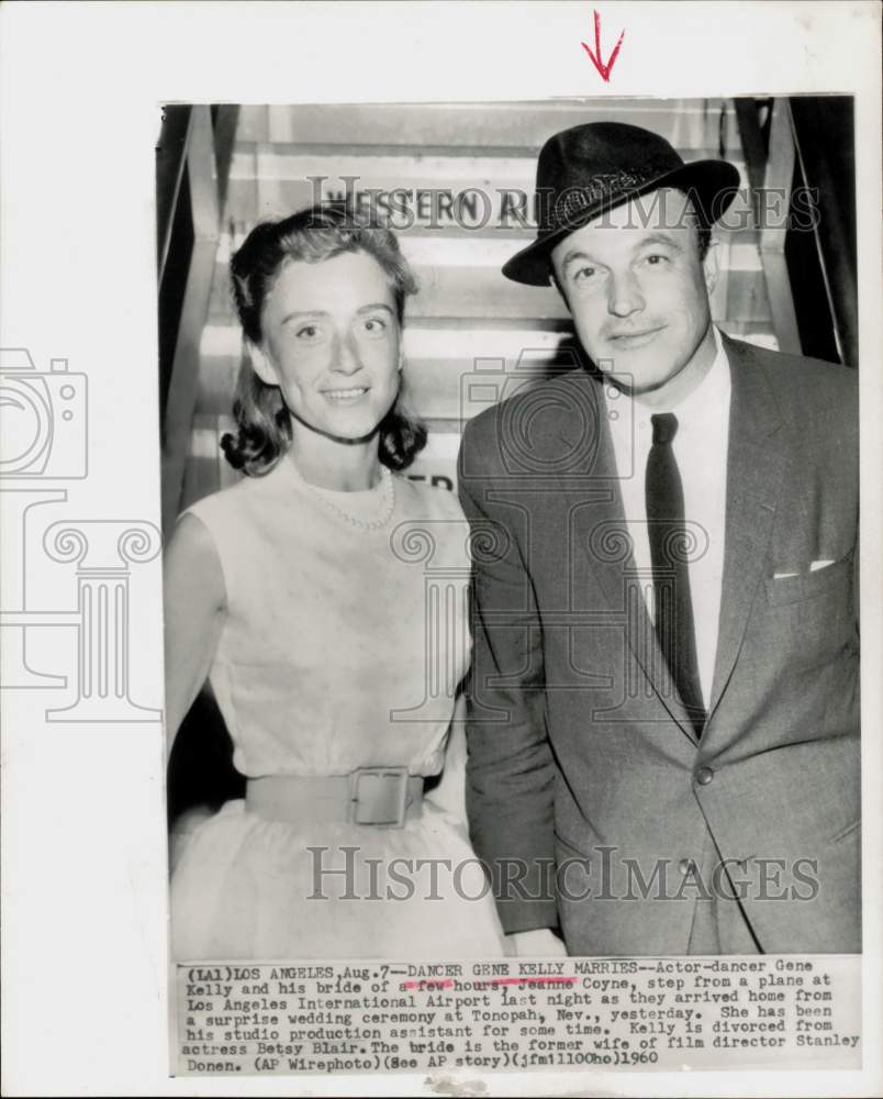 1960 Press Photo Actor Gene Kelly &amp; Wife Jeanne Coyne at Los Angeles Airport- Historic Images