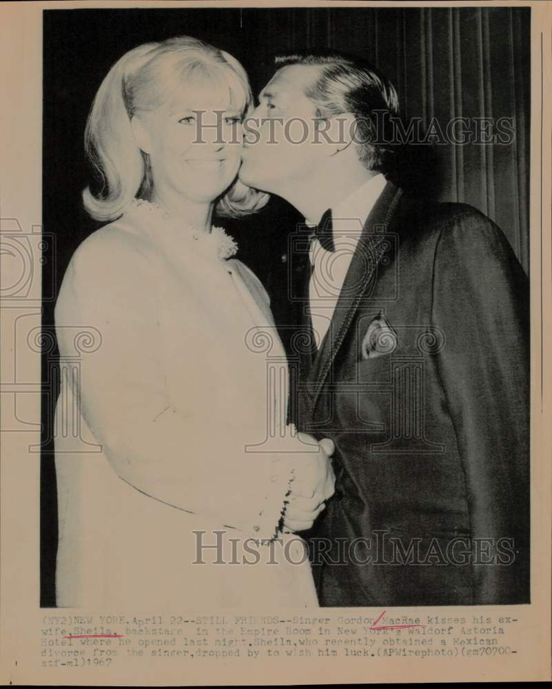 1967 Press Photo Gordon &amp; Sheila MacRae at New York&#39;s Waldorf Astoria Hotel- Historic Images