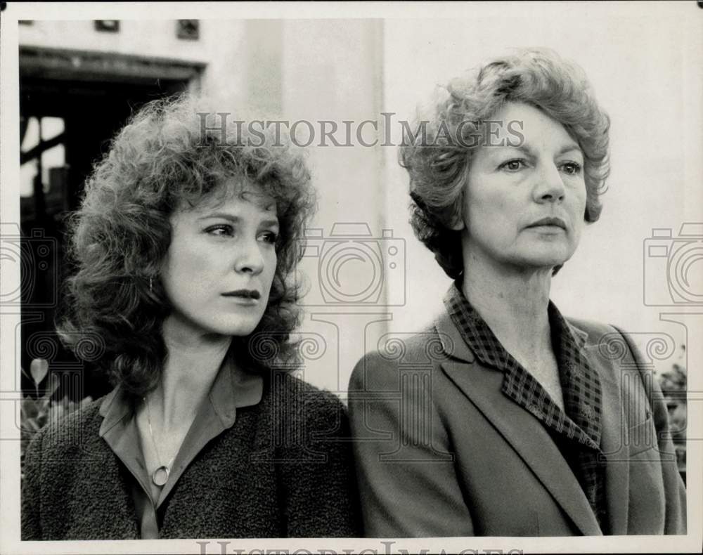 1980 Press Photo Linda Kelsey, Allyn Ann McLerie in &quot;Lou Grant&quot; - hpp31129- Historic Images