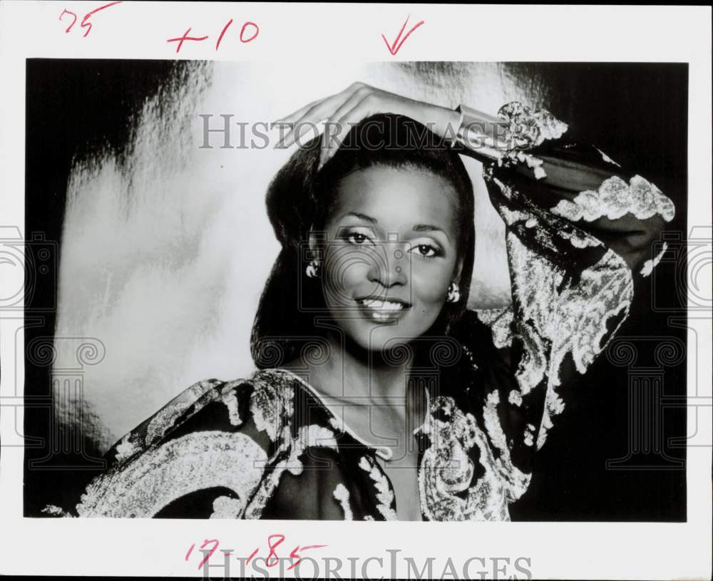 1977 Press Photo Von Gretchen Shepard, Ebony Model - hpp31351- Historic Images