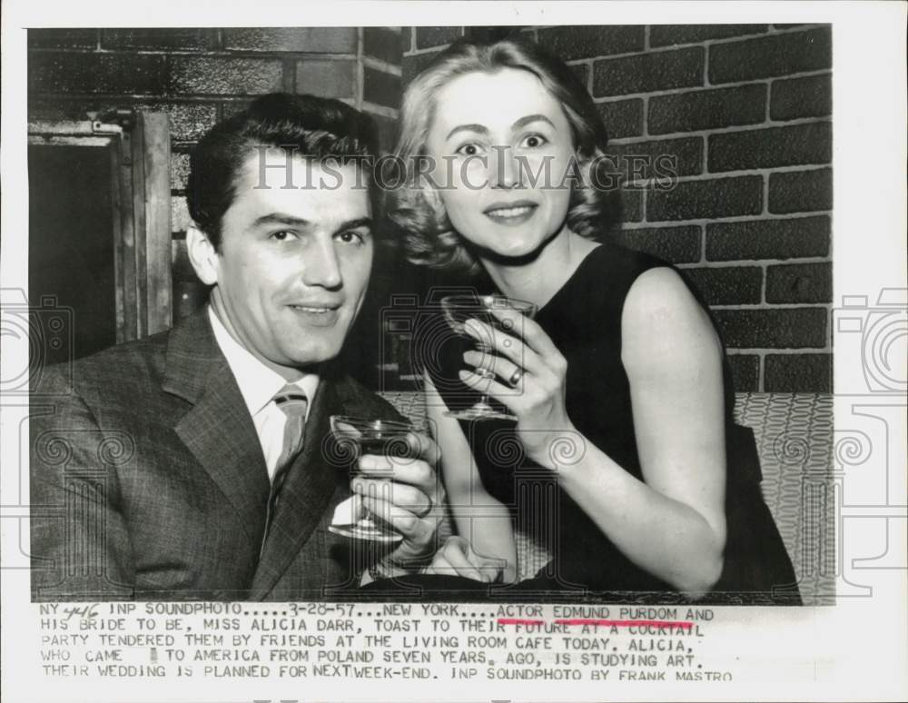 1957 Press Photo Actor Edmund Purdom &amp; Fiancee Alicia Darr at New York Party- Historic Images