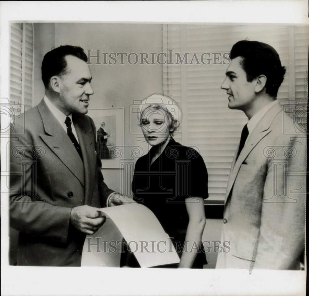 1955 Press Photo Actor Edmond Purdom &amp; Wife Tita with Judge in Divorce Court- Historic Images