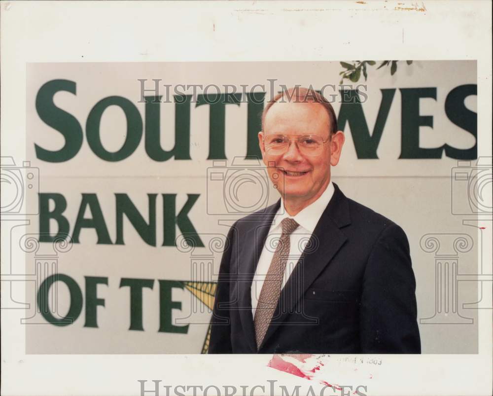 1993 Press Photo Southwest Bank of Texas CEO Walter Johnson - hpp31543- Historic Images