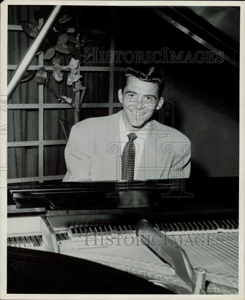 1956 Press Photo Pianist Glen Piggott - hpp31708- Historic Images