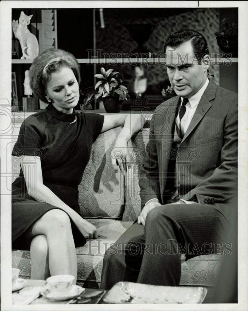 1965 Press Photo Bethel Leslie &amp; James Pritchett on &quot;The Doctors&quot; TV Show- Historic Images