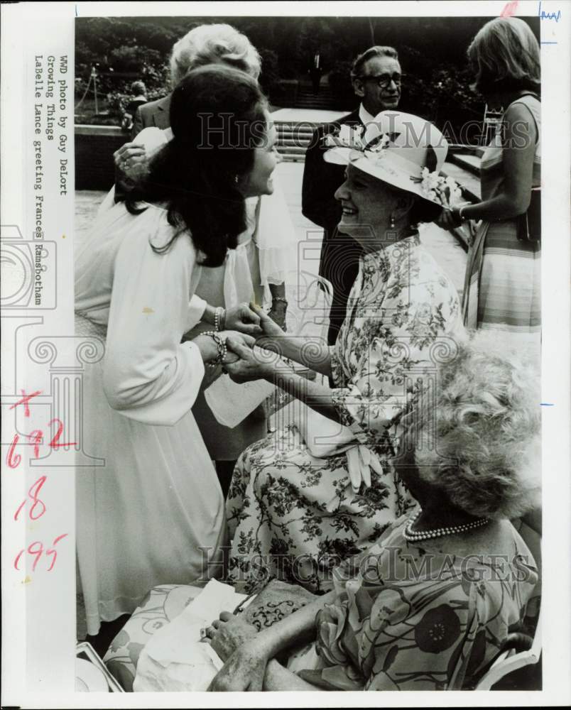 1977 Press Photo LaBelle Lance & Frances Ramsbotham, Wife of British Ambassador- Historic Images