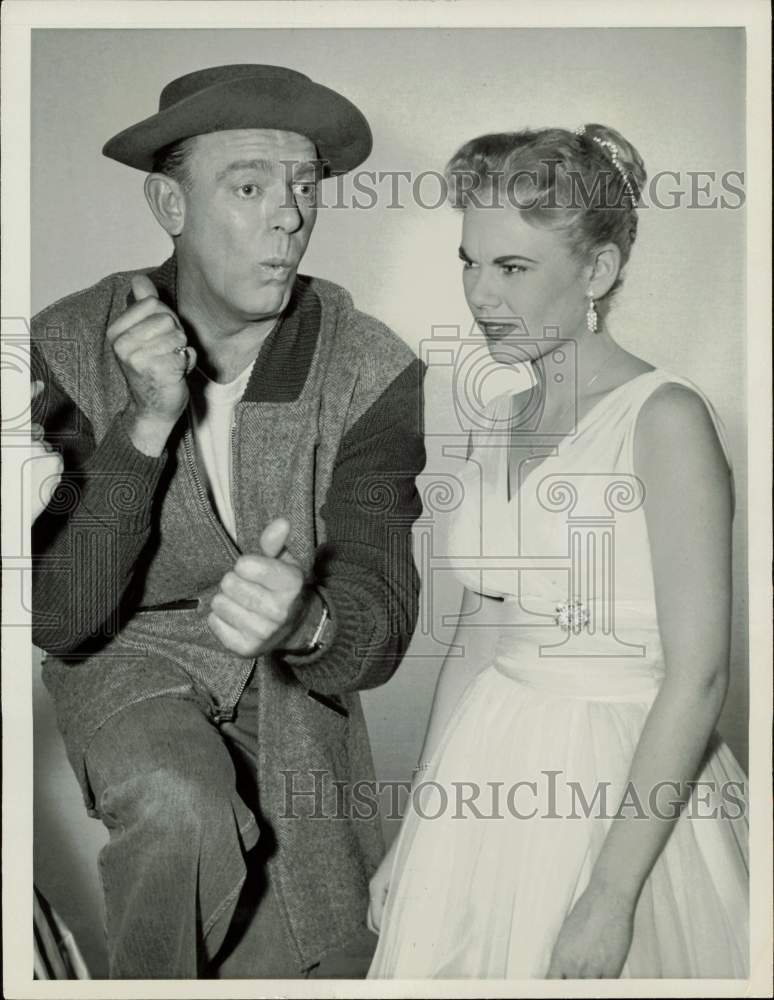 1959 Press Photo Dennis O&#39;Keefe &amp; Judy Nugent on &quot;The Dennis O&#39;Keefe Show&quot;- Historic Images