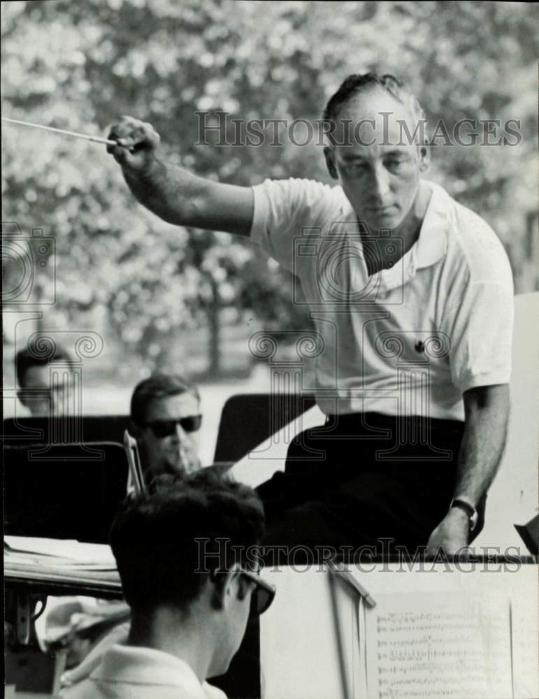 1961 Press Photo Ezra Rachlin, Orchestra Leader, Conducts a Rehearsal- Historic Images