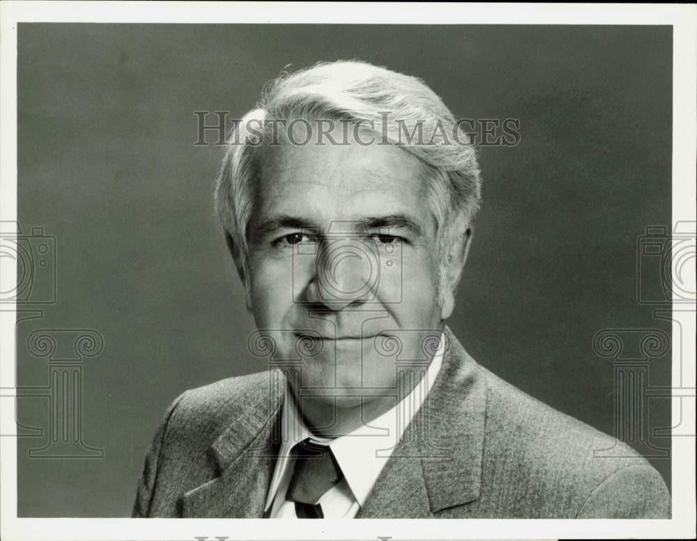 1975 Press Photo Harry Reasoner, ABC News Correspondent - hpp32559- Historic Images