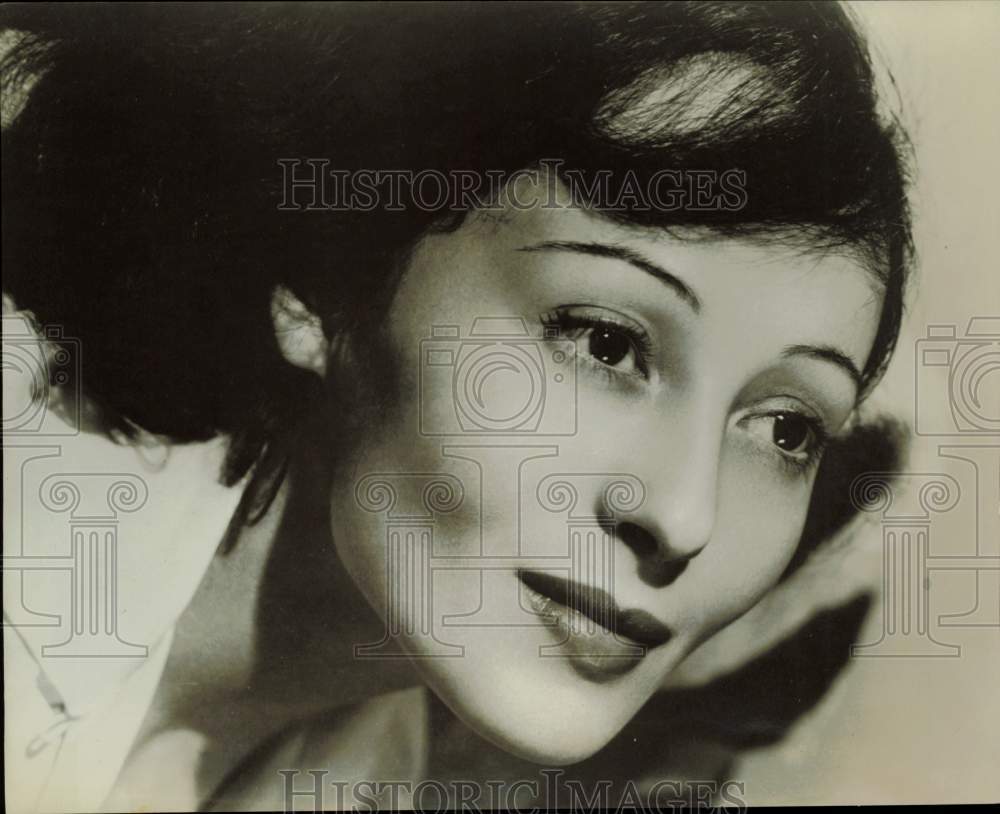 1956 Press Photo Actress Luise Rainer - hpp32560 - Historic Images