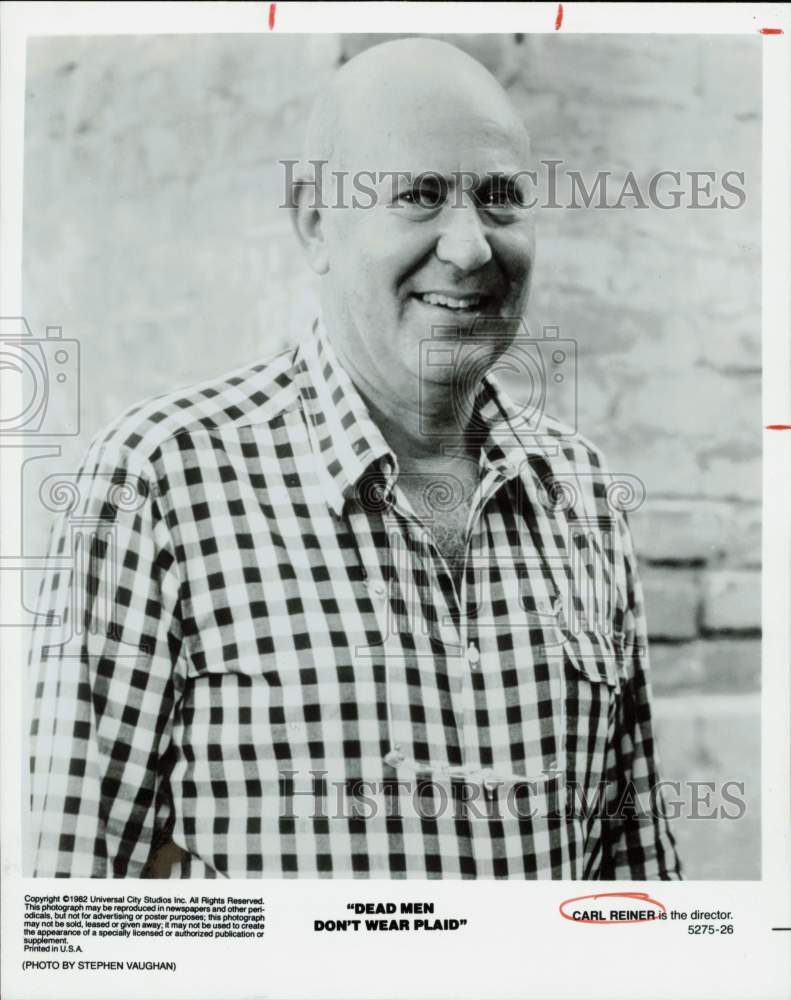 1982 Press Photo Carl Reiner, Director of "Dead Men Don't Wear Plaid"- Historic Images