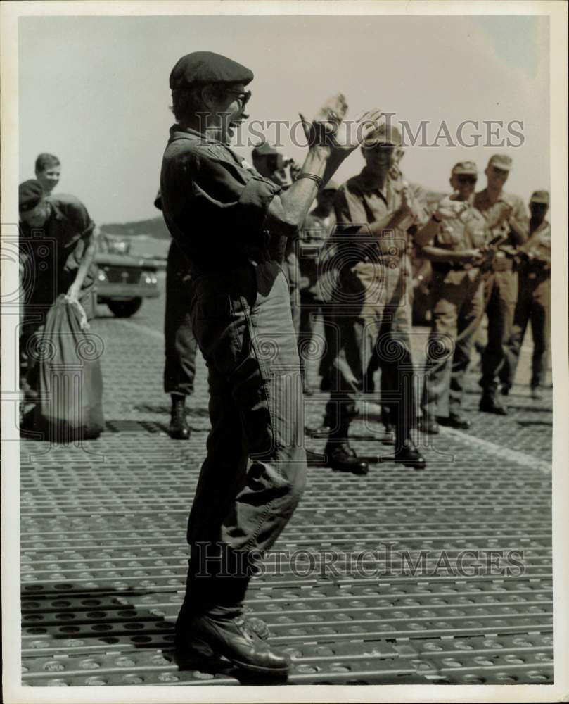 1968 Press Photo Actress Martha Raye Visiting Airfield in Vietnam - hpp33045- Historic Images