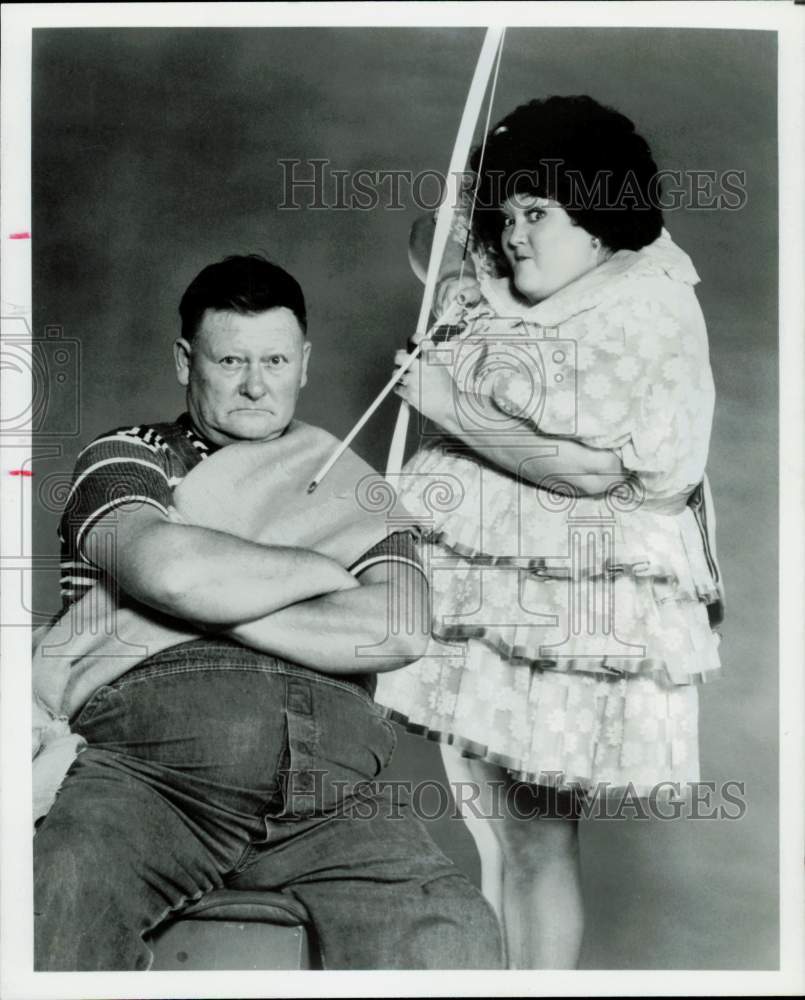 1980 Press Photo Lulu Roman & Junior Samples on "Hee Haw" TV Show - hpp33149- Historic Images