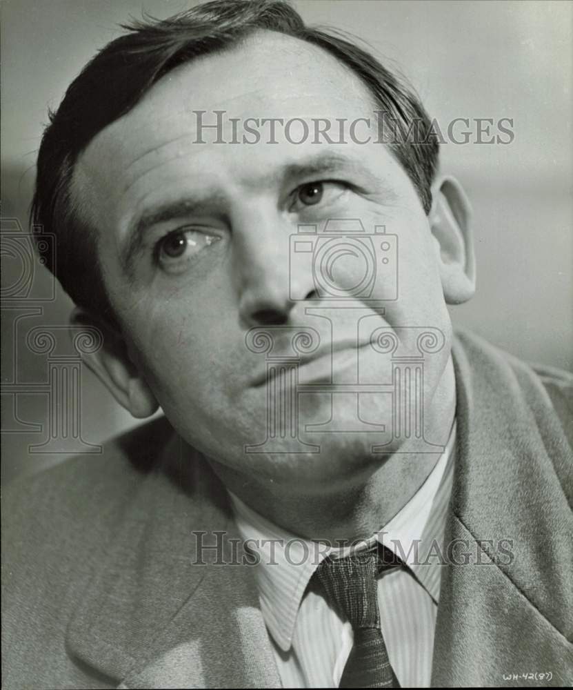 1968 Press Photo Leonard Rossiter, Movie Official - hpp33175- Historic Images