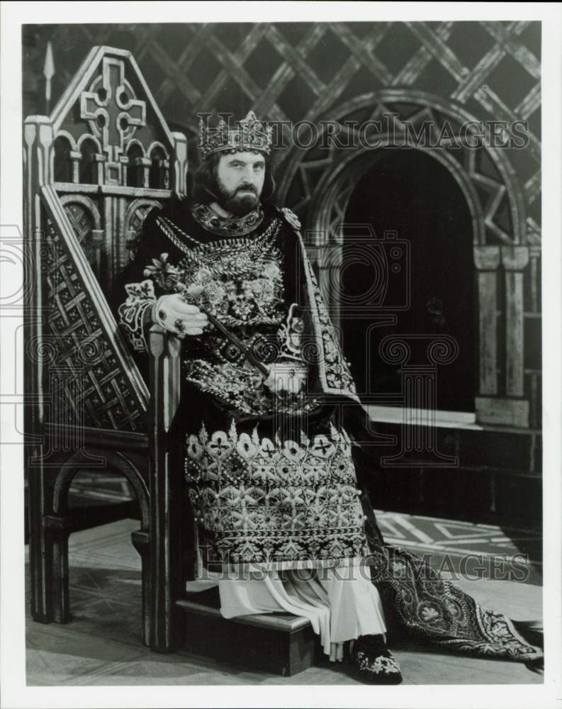 1985 Press Photo Actor Leonard Rossiter in &quot;The Life and Death of King John&quot;- Historic Images