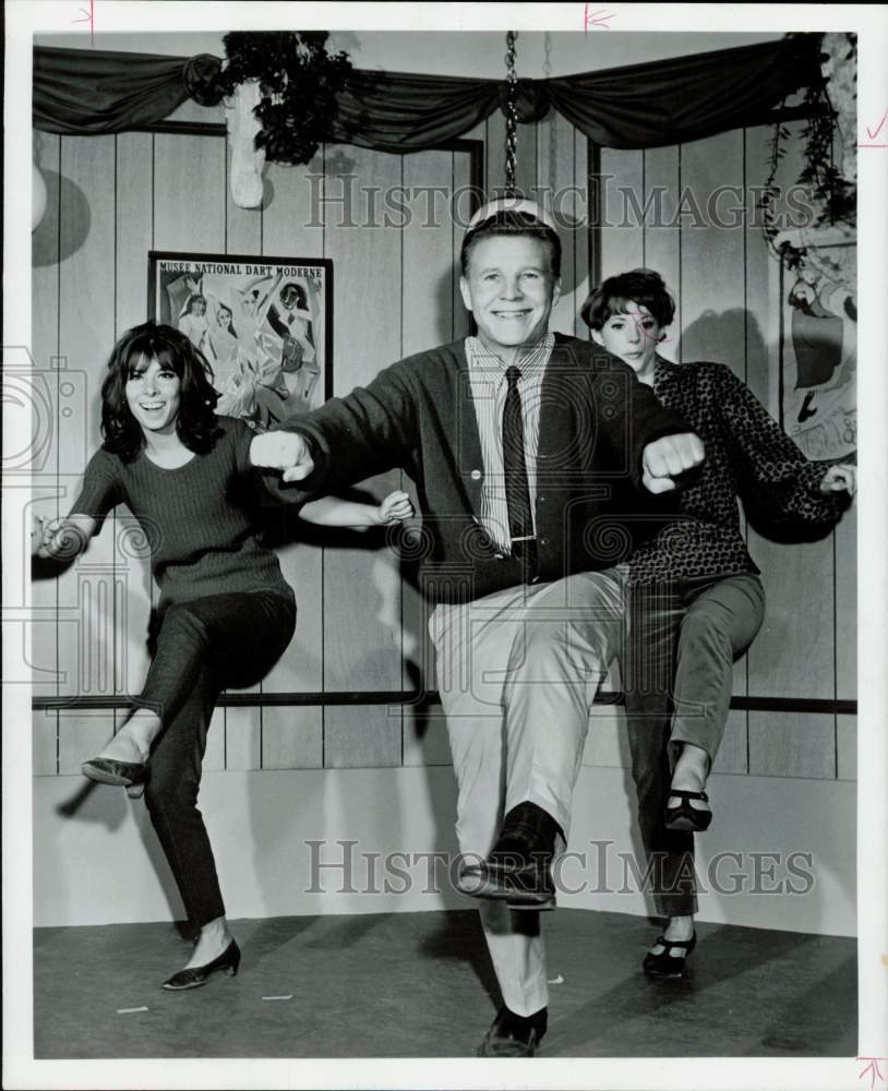 1966 Press Photo Actor Ozzie Nelson, Dancing with Two Ladies - hpp33252- Historic Images