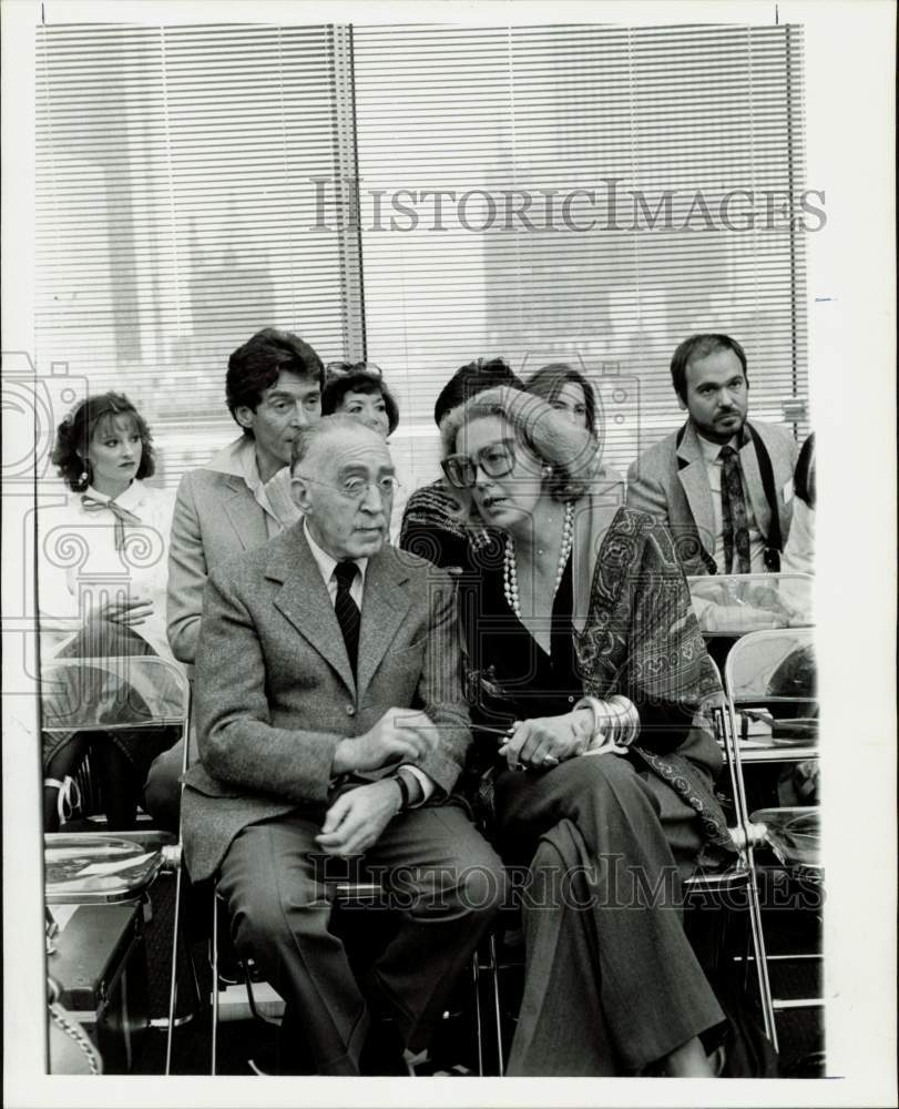 1978 Press Photo Author S.J. Perelman with Carrie Donovan at Houston meeting- Historic Images