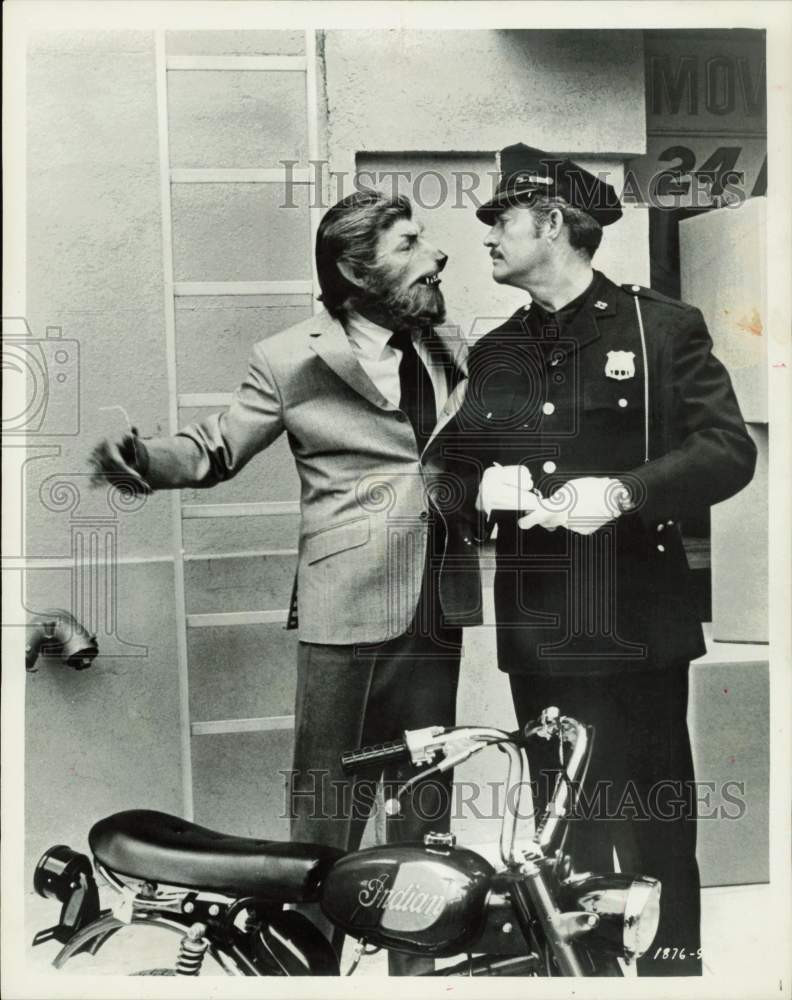 1969 Press Photo Rowan and Martin as Officer &amp; Werewolf in &quot;Bippy&quot; - hpp33287- Historic Images