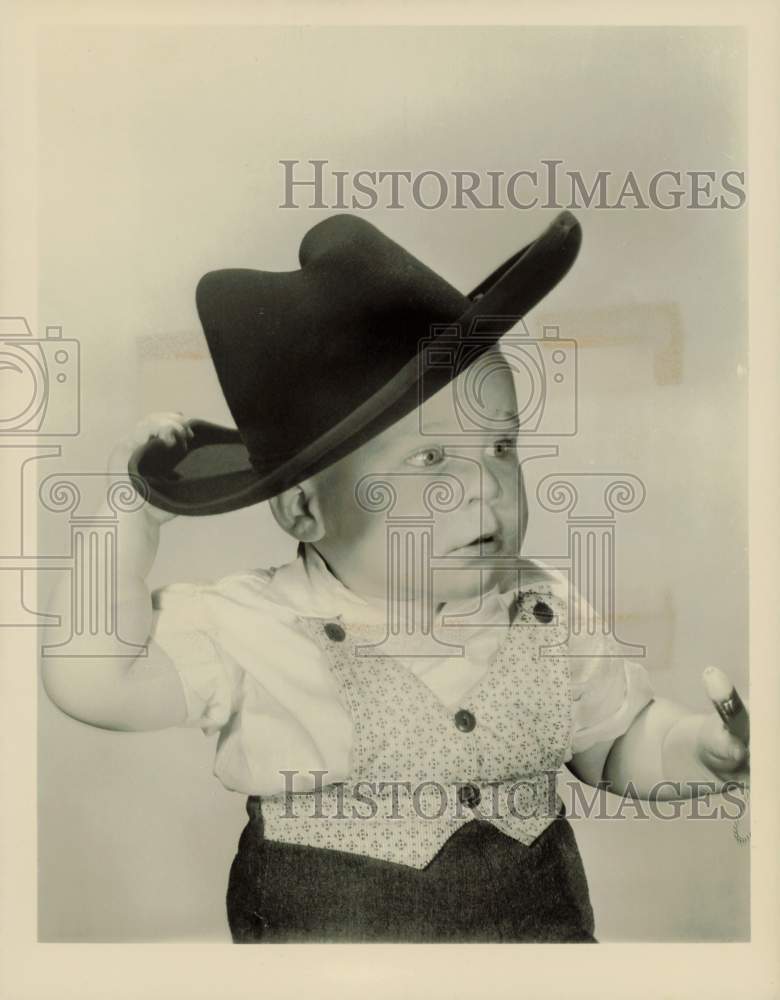 1959 Press Photo Child Actor Eric Schultz, in Cowboy Hat - hpp33698- Historic Images