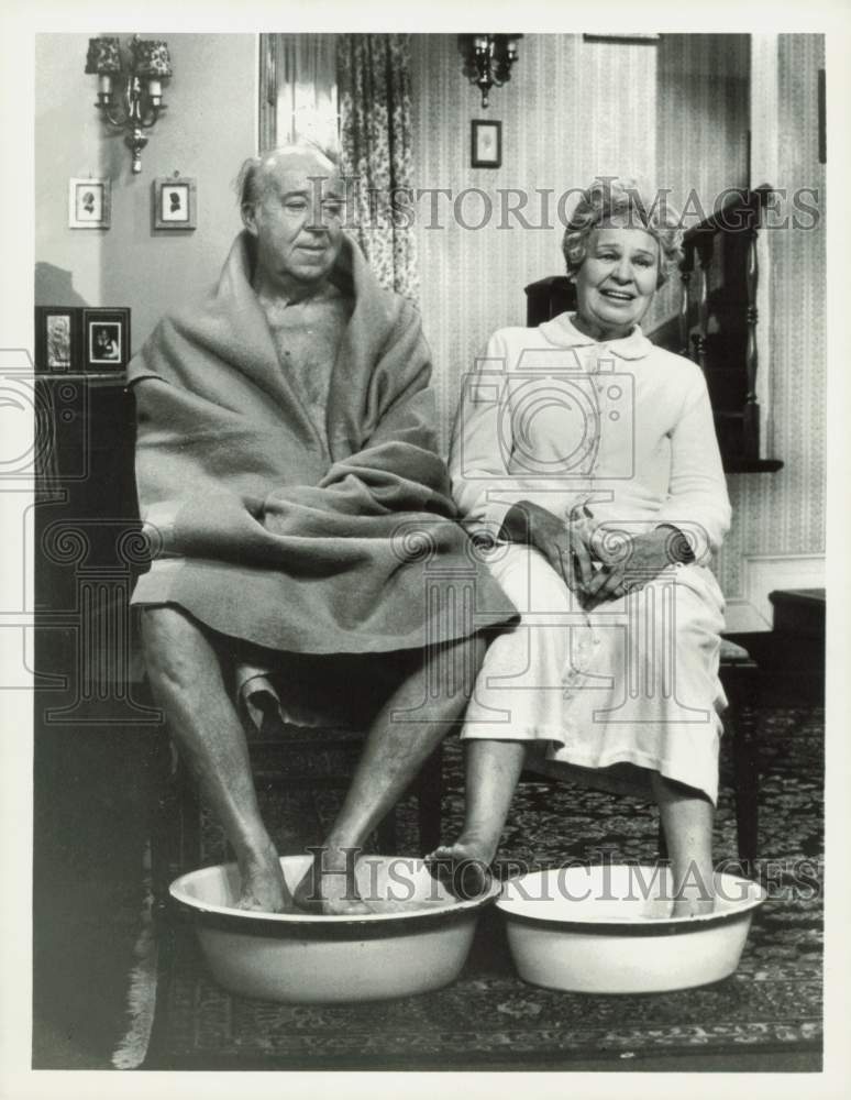 1972 Press Photo Shirley Booth and J. Patrick O&#39;Malley in &quot;A Touch Of Grace&quot;- Historic Images