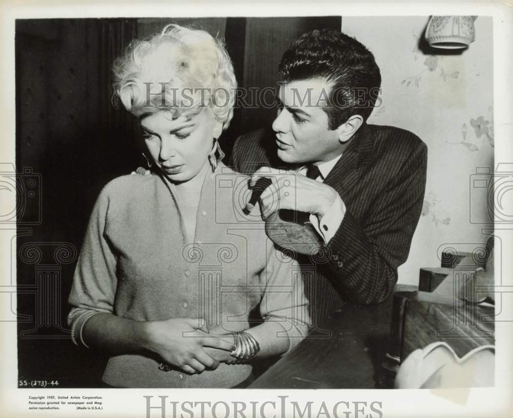 1957 Press Photo Actors Barbara Nichols &amp; Tony Curtis - hpp33960- Historic Images